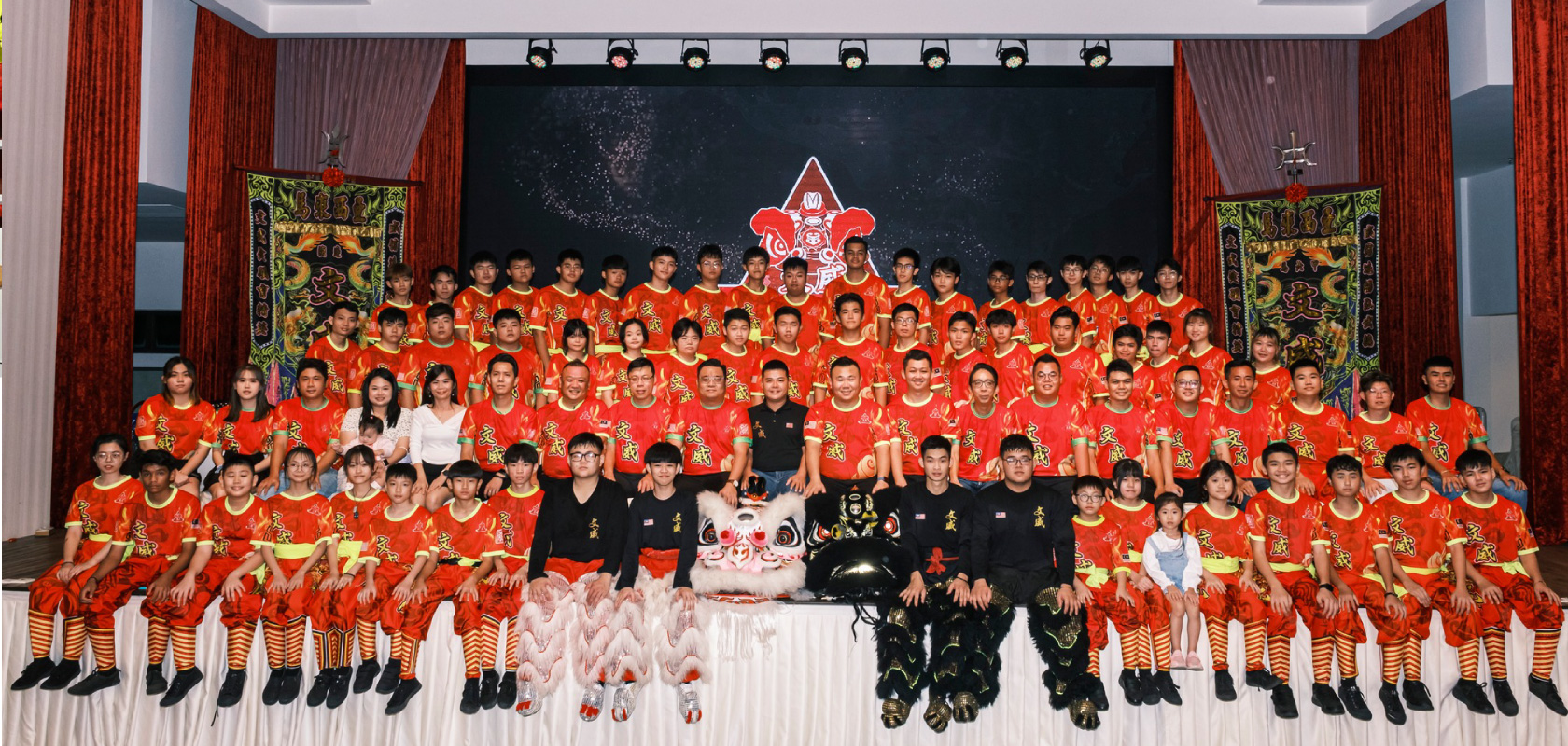 文威龍獅體育會